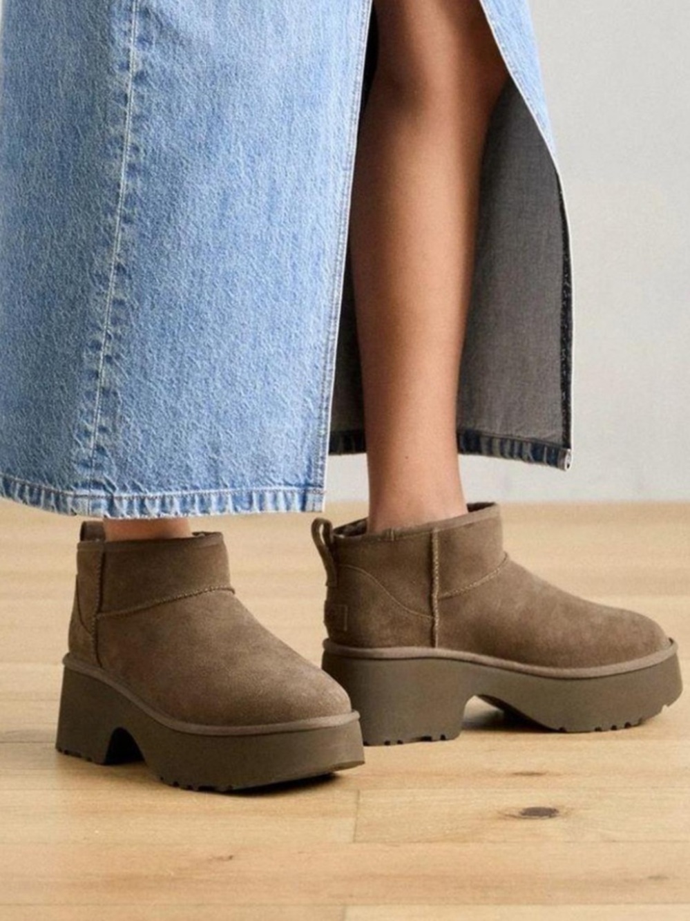 UGG Classic Ultra Mini New
Heights Boots
NIBX
Color- Hickory